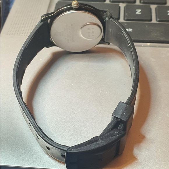 🦋 Vintage Timex Black/White Women's Watch w/Date - Picture 2 of 3